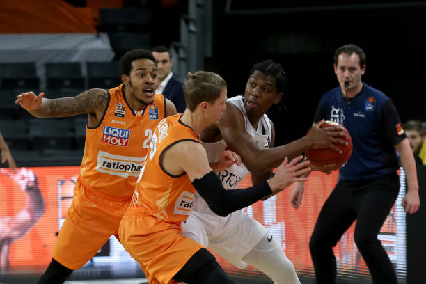 由于年龄较 由于年龄较